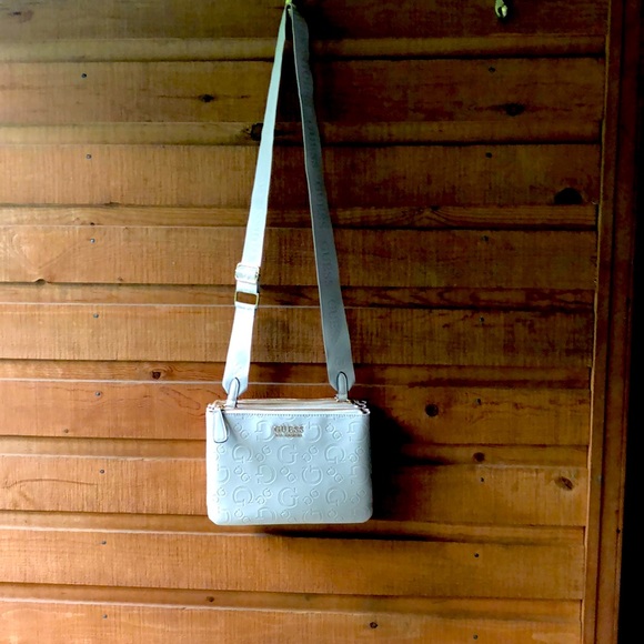 Guess Cross Body Bag, New with tag - Picture 9 of 9